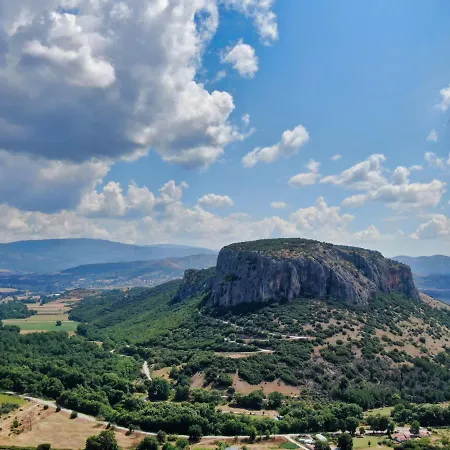 Spilaio At Meteora